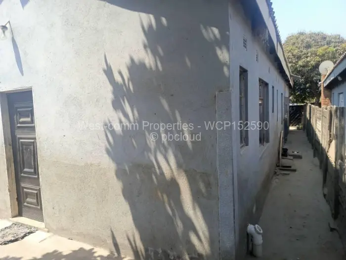 5 Bedroom House for Sale in Mufakose, Harare