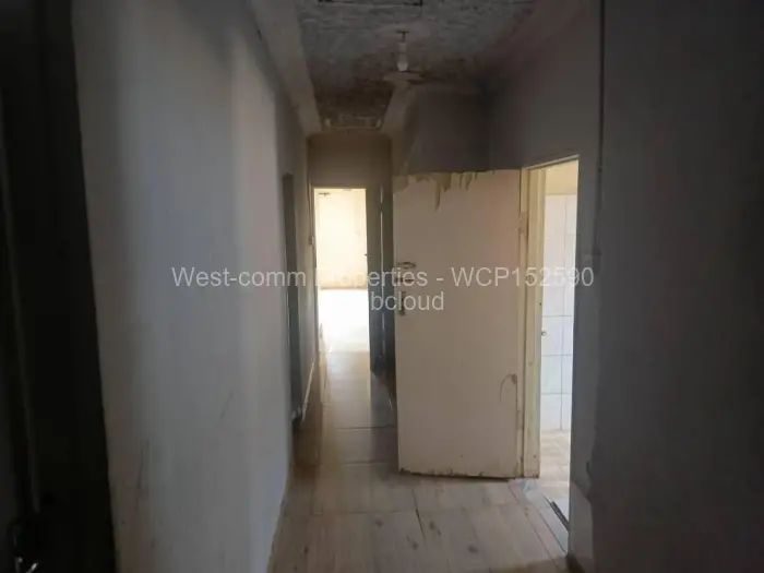 5 Bedroom House for Sale in Mufakose, Harare