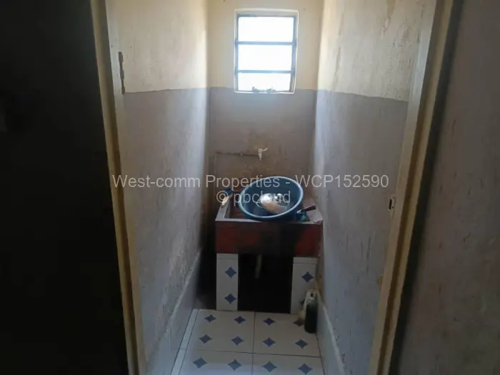 5 Bedroom House for Sale in Mufakose, Harare