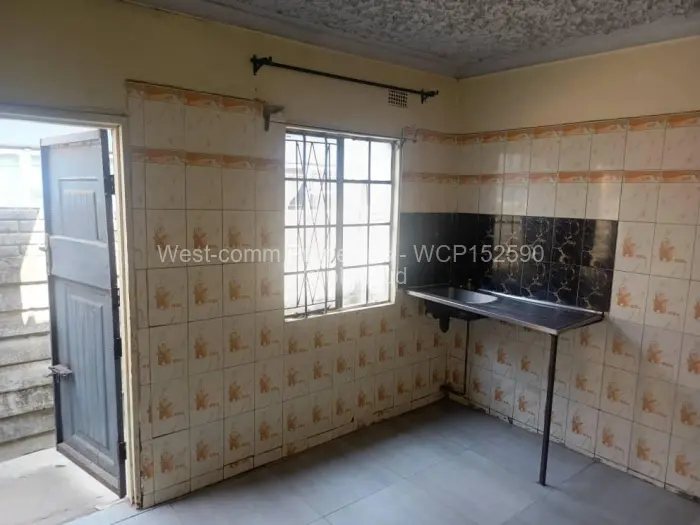 5 Bedroom House for Sale in Mufakose, Harare