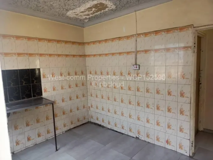 5 Bedroom House for Sale in Mufakose, Harare