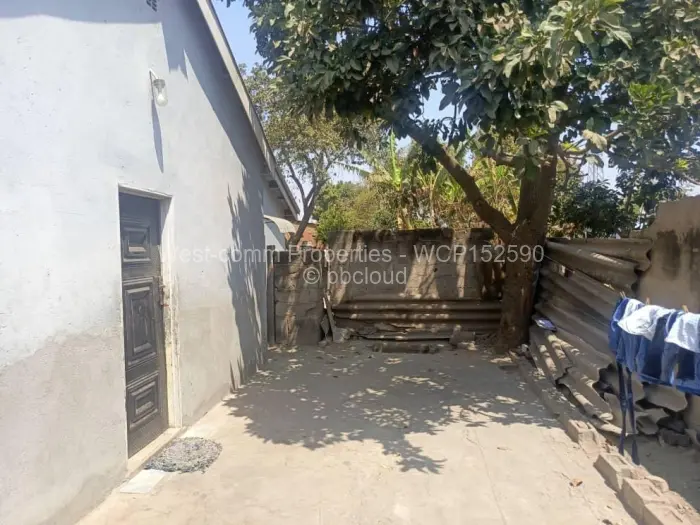 5 Bedroom House for Sale in Mufakose, Harare
