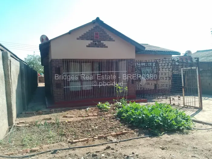 7 Bedroom House for Sale in Budiriro, Harare