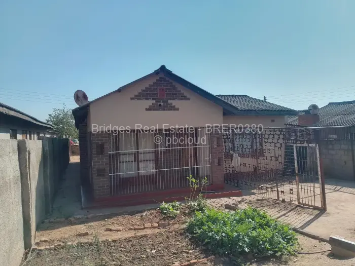 7 Bedroom House for Sale in Budiriro, Harare
