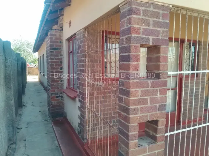 7 Bedroom House for Sale in Budiriro, Harare