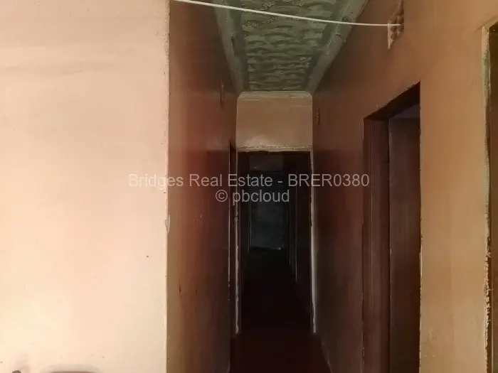 7 Bedroom House for Sale in Budiriro, Harare