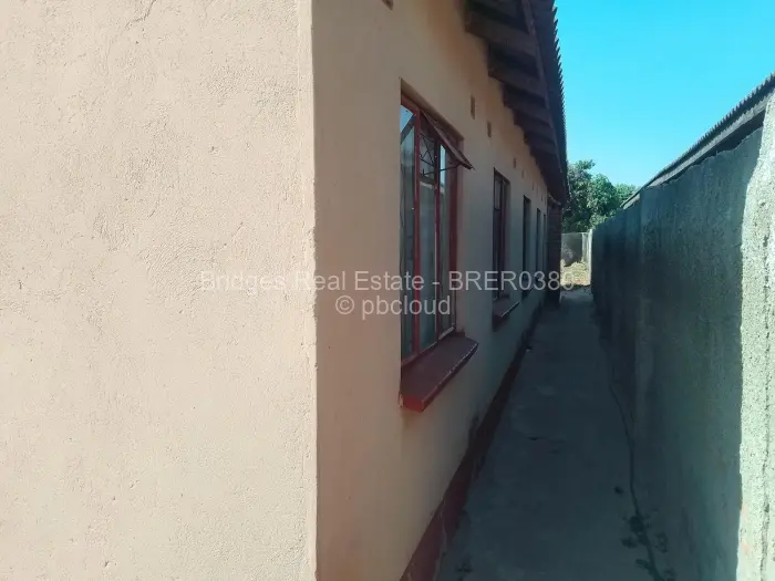 7 Bedroom House for Sale in Budiriro, Harare