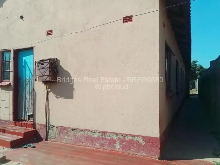 7 Bedroom House for Sale in Budiriro, Harare
