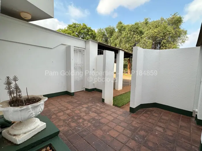 2 Bedroom Cottage/Garden Flat for Sale in Hume Park, Bulawayo