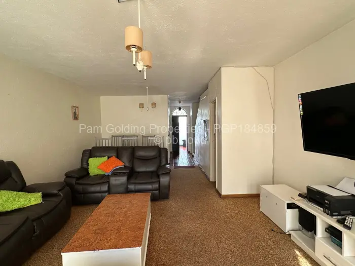 2 Bedroom Cottage/Garden Flat for Sale in Hume Park, Bulawayo