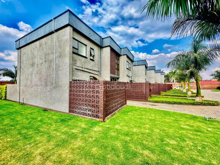 Townhouse/Complex/Cluster to Rent in Strathaven, Harare