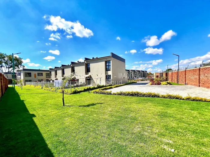 Townhouse/Complex/Cluster to Rent in Strathaven, Harare