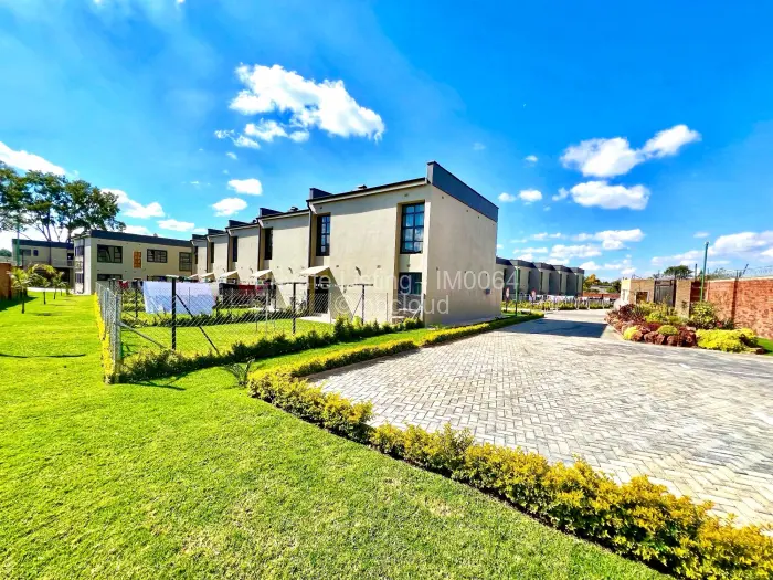 Townhouse/Complex/Cluster to Rent in Strathaven, Harare