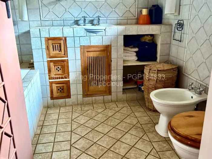 5 Bedroom House for Sale in Emerald Hill, Harare