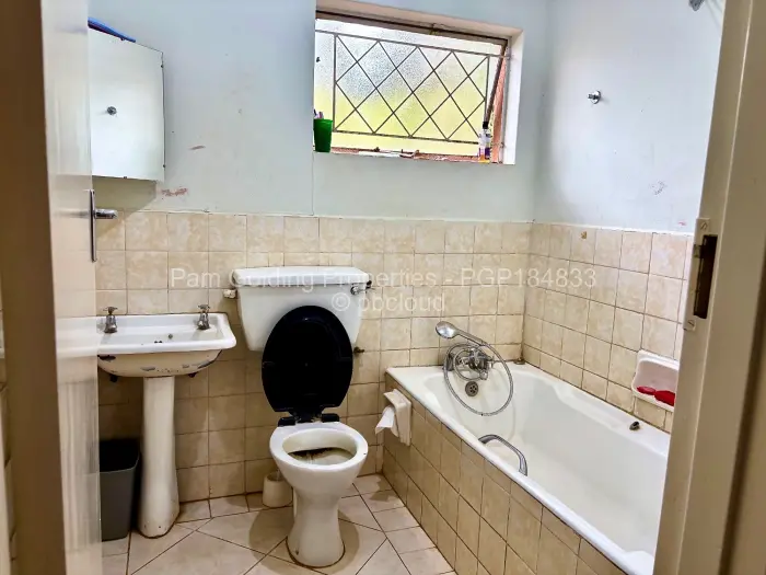 5 Bedroom House for Sale in Emerald Hill, Harare