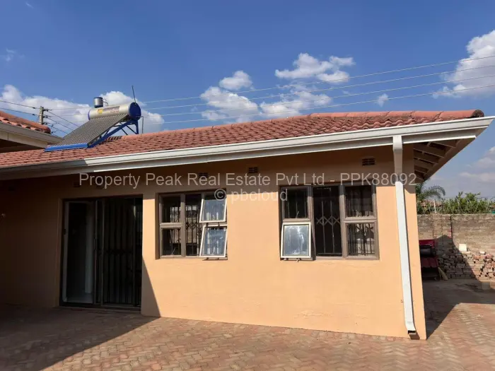 2 Bedroom House to Rent in Zimre Park, Harare