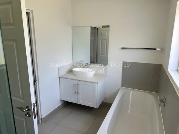 Townhouse/Cluster to Rent in Highlands, Harare