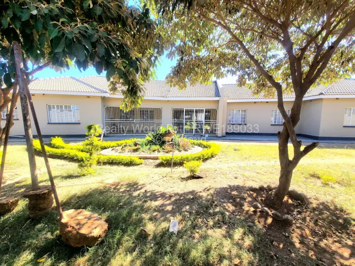 7 Bedroom House for Sale in Chitungwiza, Chitungwiza