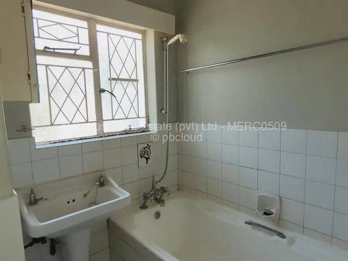 2 Bedroom Cottage/Garden Flat for Sale in Northwood, Harare