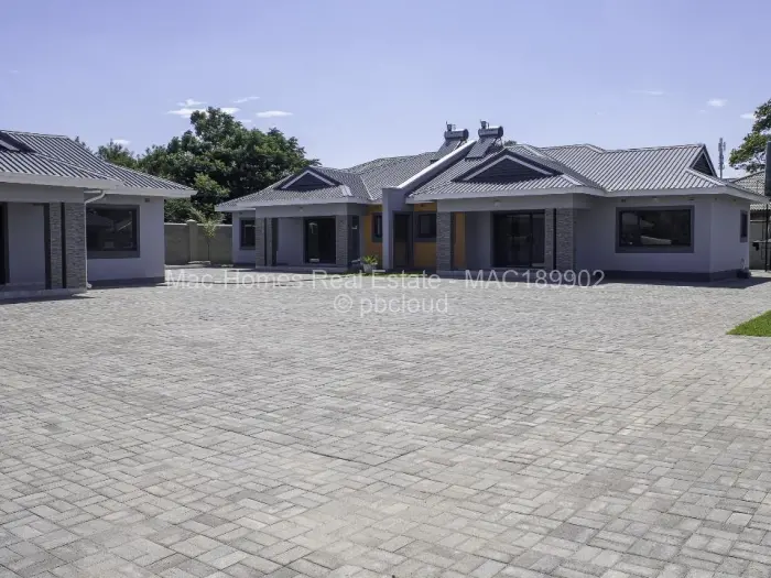 Townhouse/Cluster for Sale in Waterfalls, Harare