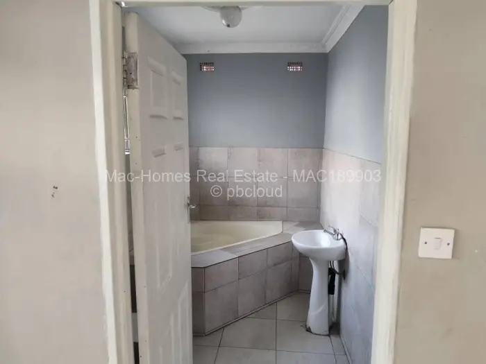 4 Bedroom House for Sale in Chitungwiza, Chitungwiza