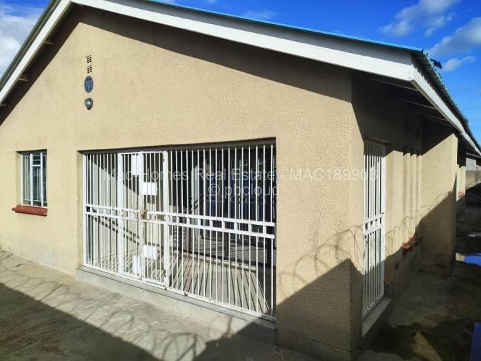 4 Bedroom House for Sale in Chitungwiza, Chitungwiza