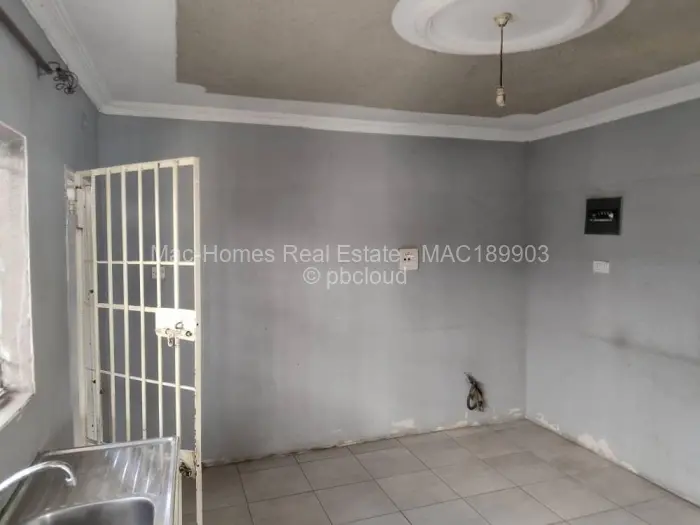 4 Bedroom House for Sale in Chitungwiza, Chitungwiza
