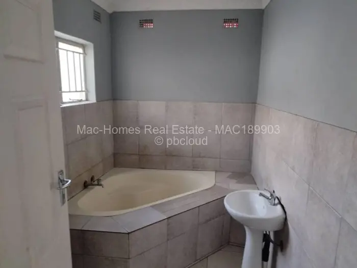 4 Bedroom House for Sale in Chitungwiza, Chitungwiza
