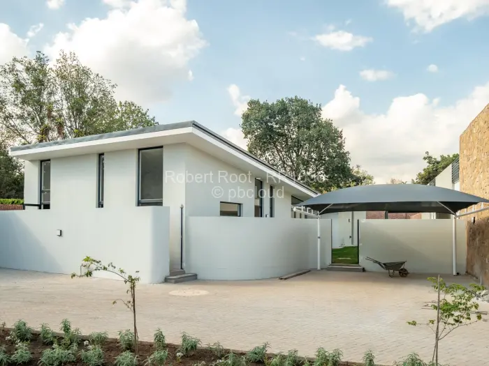 Townhouse/Cluster to Rent in Newlands, Harare