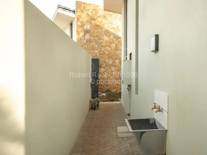 Townhouse/Cluster to Rent in Newlands, Harare