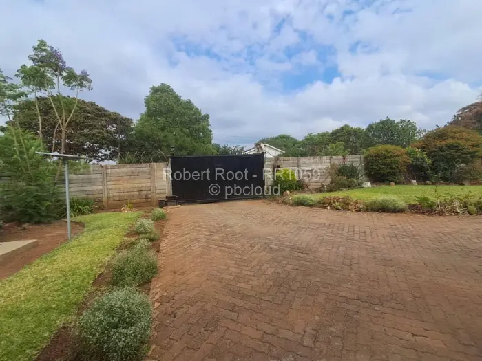 4 Bedroom House to Rent in Borrowdale West