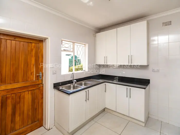 Townhouse/Cluster for Sale in Bluff Hill, Harare