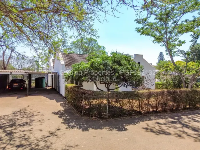 Townhouse/Cluster for Sale in Bluff Hill, Harare