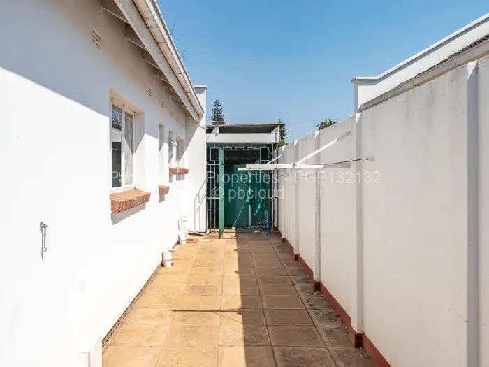 Townhouse/Cluster for Sale in Bluff Hill, Harare