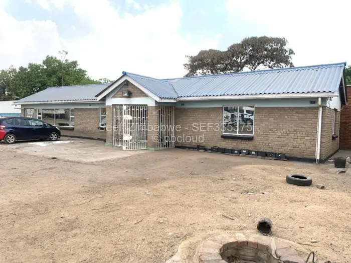Warehouse/Industrial to Rent in Chitungwiza, Chitungwiza