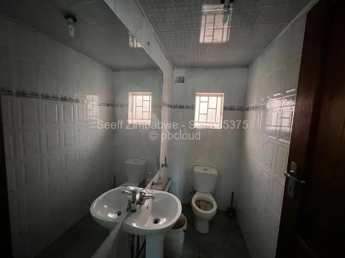 Warehouse/Industrial to Rent in Chitungwiza, Chitungwiza