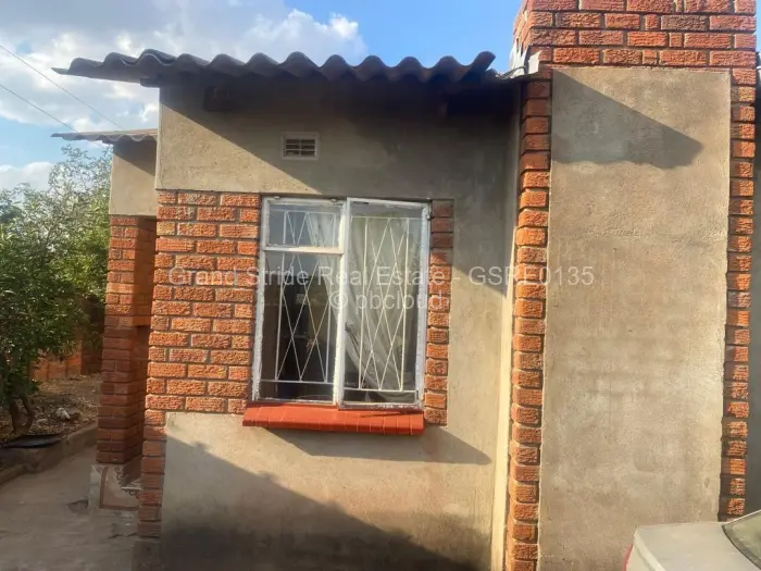 6 Bedroom House for Sale in Mufakose, Harare