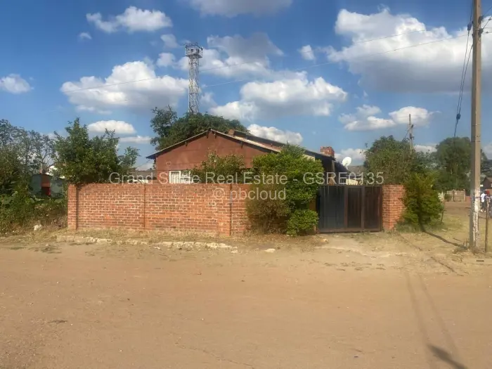 6 Bedroom House for Sale in Mufakose, Harare