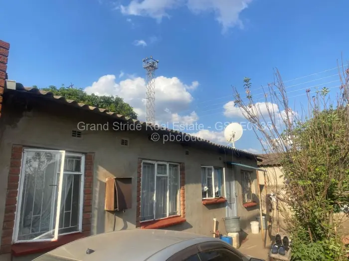 6 Bedroom House for Sale in Mufakose, Harare