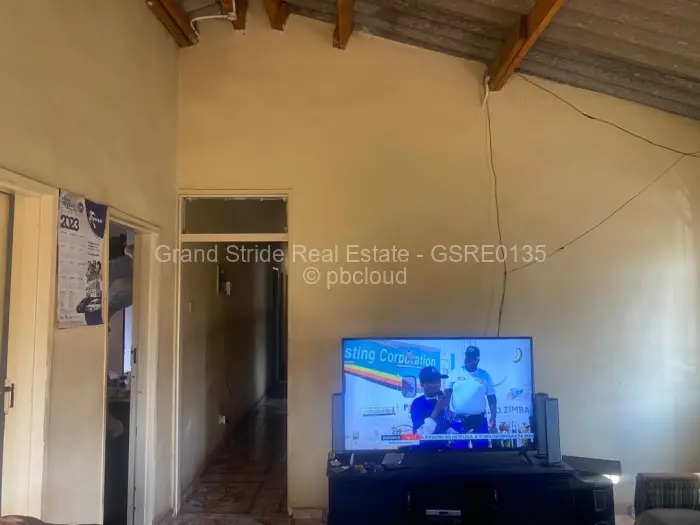 6 Bedroom House for Sale in Mufakose, Harare