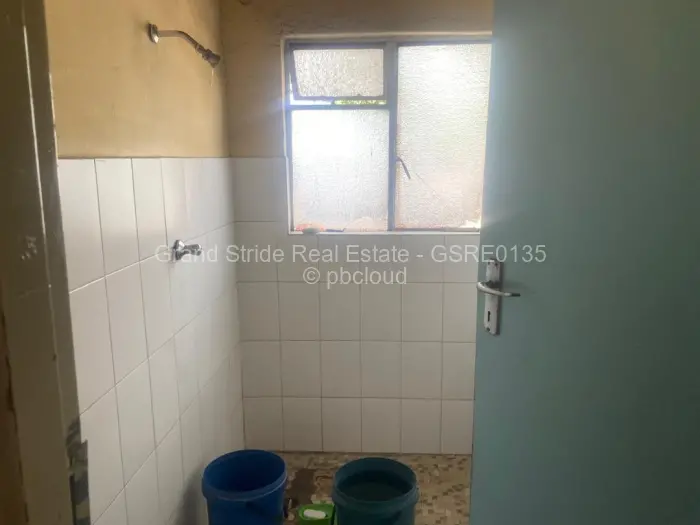6 Bedroom House for Sale in Mufakose, Harare
