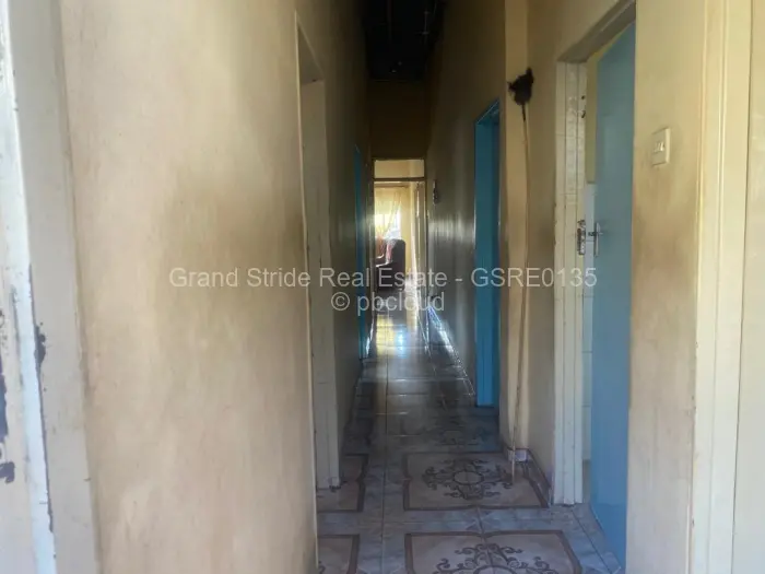 6 Bedroom House for Sale in Mufakose, Harare