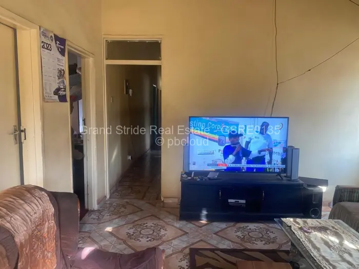 6 Bedroom House for Sale in Mufakose, Harare