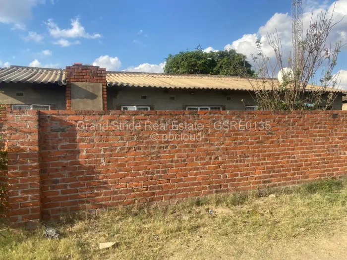 6 Bedroom House for Sale in Mufakose, Harare