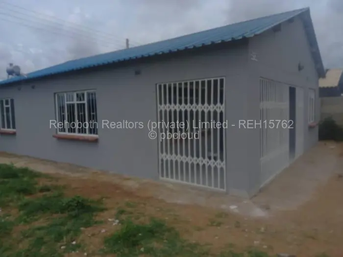5 Bedroom House to Rent in Budiriro, Harare