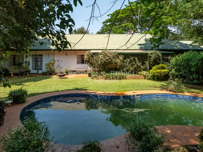 6 Bedroom House for Sale in Chisipite, Harare
