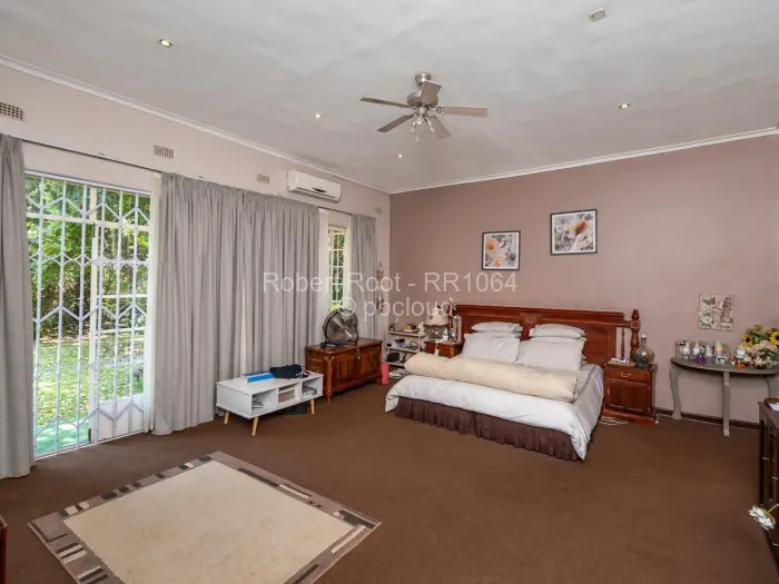 6 Bedroom House for Sale in Chisipite, Harare