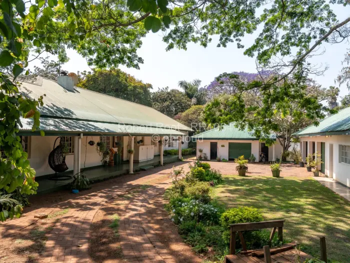 6 Bedroom House for Sale in Chisipite, Harare