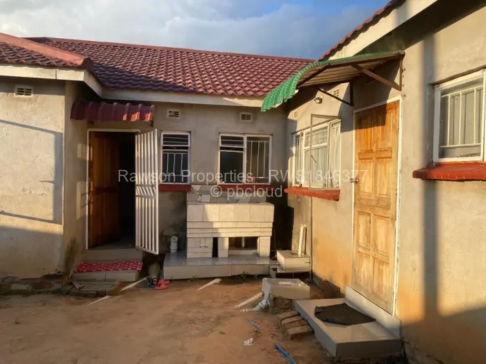 4 Bedroom House for Sale in Ushewokunze, Harare
