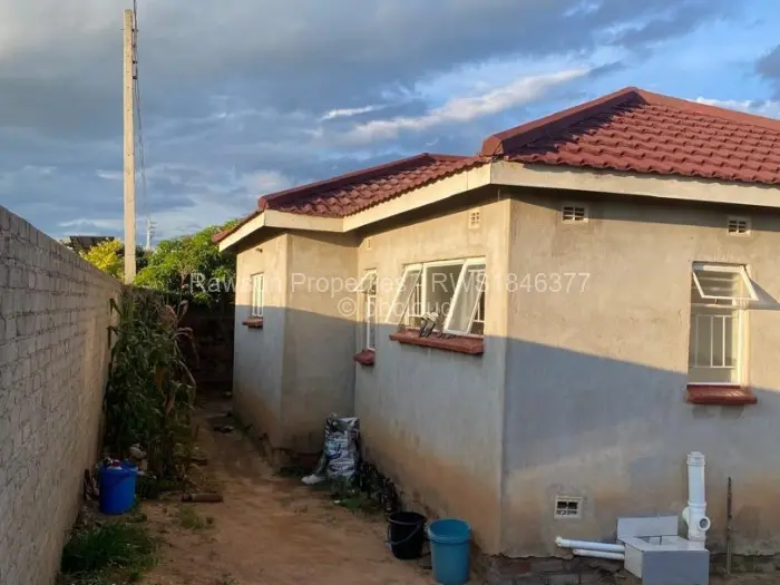 4 Bedroom House for Sale in Ushewokunze, Harare